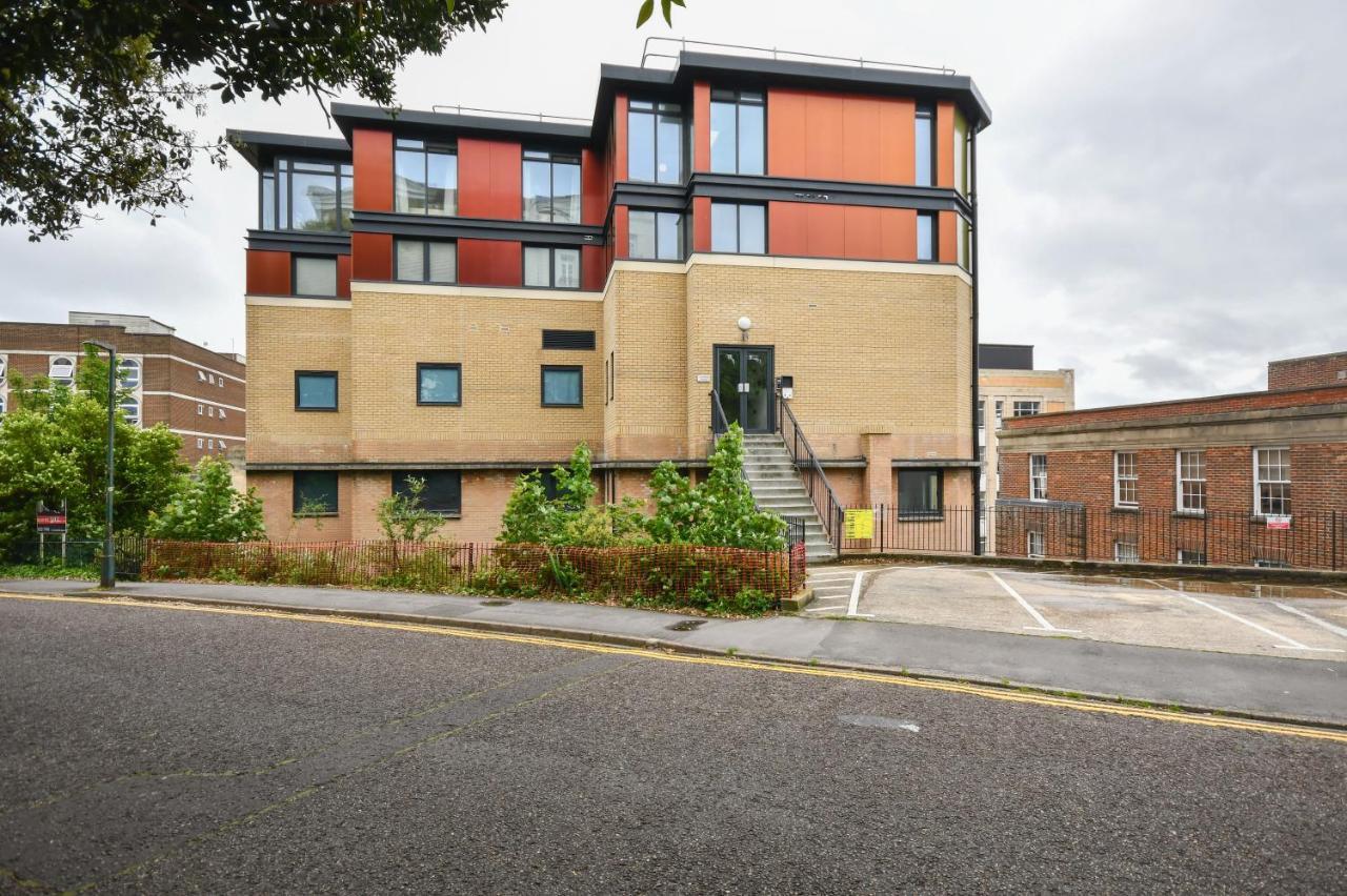 Modern One Bedroom Apartment In Town Centre & 4 Min To The Beach Bournemouth Dış mekan fotoğraf
