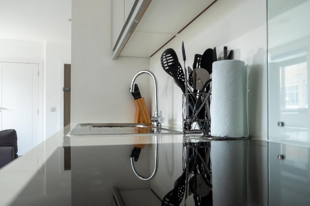 Modern One Bedroom Apartment In Town Centre & 4 Min To The Beach Bournemouth Dış mekan fotoğraf