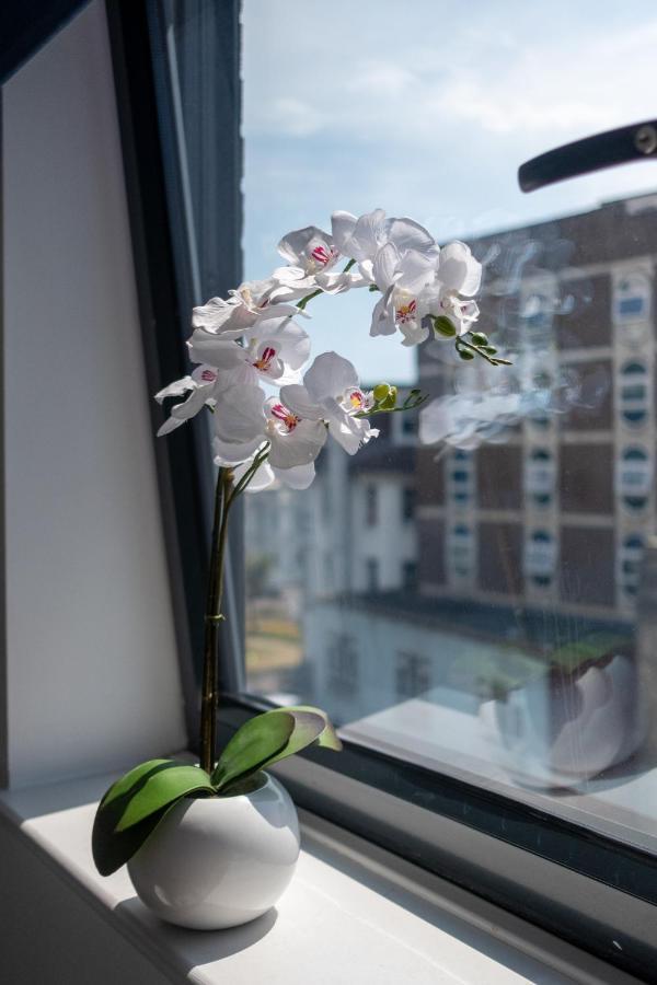 Modern One Bedroom Apartment In Town Centre & 4 Min To The Beach Bournemouth Dış mekan fotoğraf